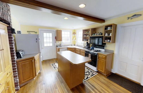 Mid-Coast and Islands Other | Charming farmhouse located near Live Well Farm, and Stover's Beach