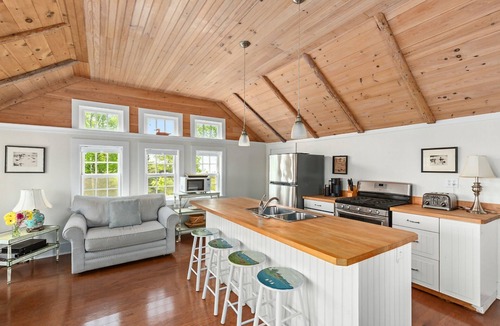 North Haven Cottage | Charming Honeymoon Cottage on 18-acre Wooster Farm owned by Frank Benson
