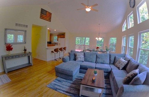 Camdenton House | Charming Private Setting Tree House, Fully Immersed In Nature On 2+ Acres
