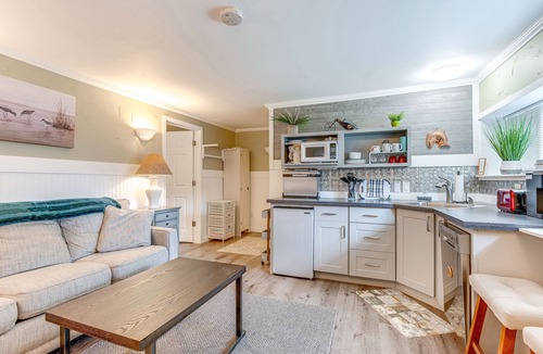 Lake Stevens House | Charming Updated Retreat Walk to Lake Stevens!