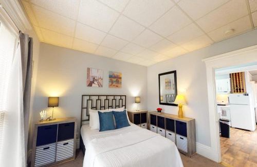 Bucksport House | Charming upstairs duplex with fast WiFi, partial AC, & walkable location