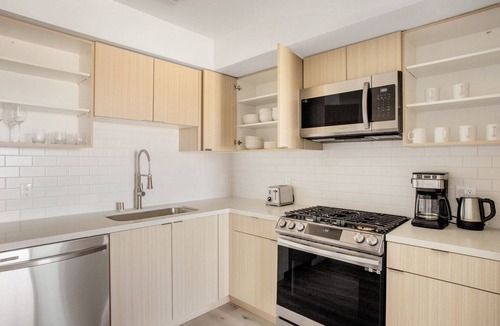 Mar Vista Apartment | Charming West LA 1BR w/Rooftop & Gym, Close to Beach, by Blueground