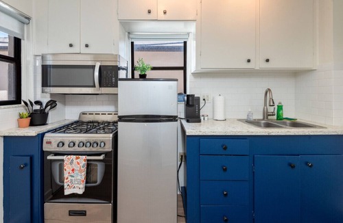 Los Angeles County Apartment | Chic 1BR Apartment in Lively Venice Area
