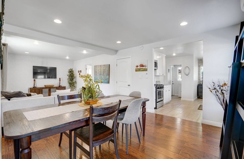 View Park-Windsor Hills House | Chic 2-Bedroom Escape in Prime Los Angeles Location - HUD-VP