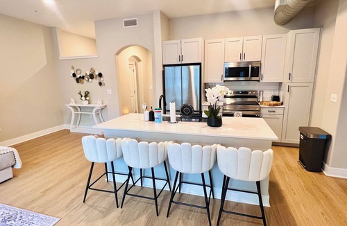 Towson Apartment | Chic Apartment Facing Towson Mall