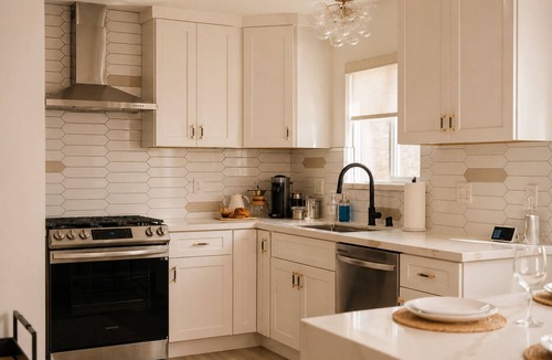 Harbor House | Chic Designer Home, Walkable to Marine Stadium and Minutes to Beach & 2nd Street
