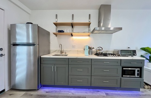 North Hollywood Apartment | Chic studio with AC and WiFi in fabulous Los Angeles