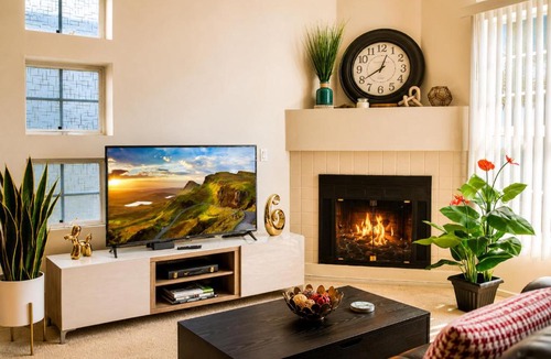 Sherman Oaks Villa | Chic Urban Oasis, Sleek Design, Designer Amenities and Private Patio Retreat