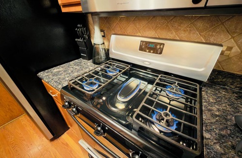 O'Hare Condo | Chicago O’Hare Modern Hotel‑Style Stay w/parking.