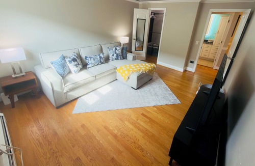 O'Hare Condo | Chicago O’Hare Modern Hotel‑Style Stay w/parking.
