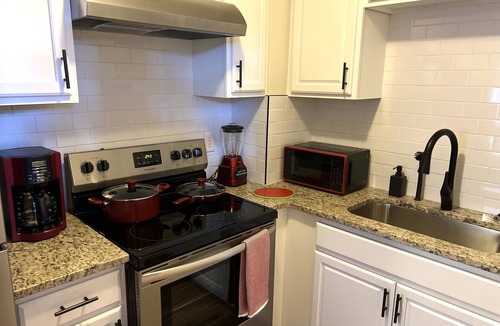 Southbank House | Chill Retreat with Private Yard · Near Downtown