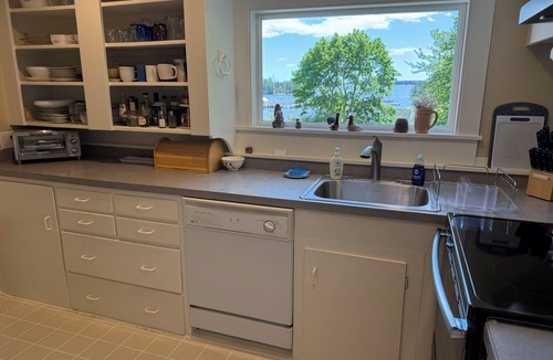 Brooklin House | Classic 4-Bedroom Home Overlooking Center Harbor in Brooklin