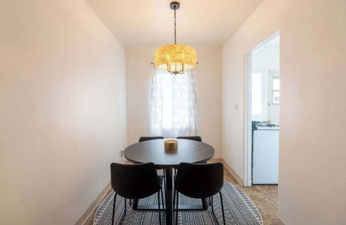 North Pacific Beach Apartment | Classic San Diego Getaway: Walk to The Beach