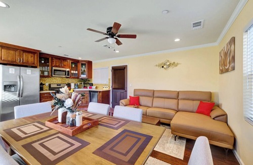 Somerset House | Clean and elegant 2-bedroom back house in tranquil Glendale with AC