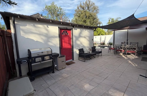Valley Glen House | Clean, Bright & Comfortable Pool Home w/separate Poolhouse Studio