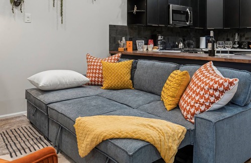 Old City Condo | Clean Historic Old City | FREE Parking | Sky Deck