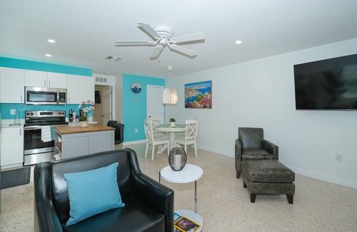 South Sarasota Villa | Clean & Modern, Close to Beach, Restaurants, Downtown SRQ!