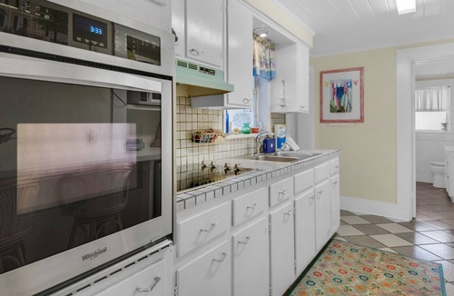 Seagrove Beach House | Close to Beach & Seaside, Vintage Cottage + Free Attraction Tickets!