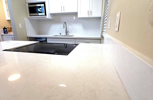 Anaheim Resort Apartment | Close to Disney, two story apartment can sleep 6 or more, with work station ps5
