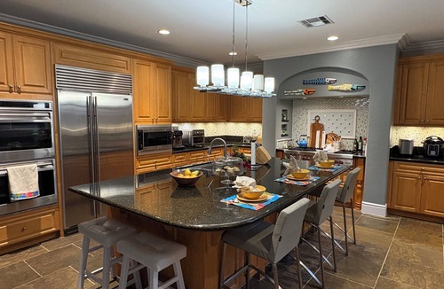 Carlsbad House | Close to everything. Pet friendly.