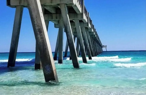 Gulf Breeze House | Coastal Comforts Villa: Spacious 5BR Home Minutes from Navarre Beach