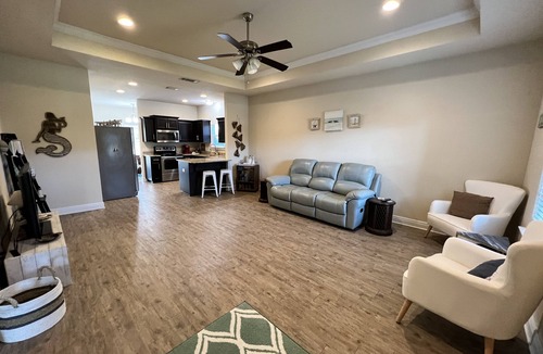 Warrington House | Coastal Getaway near Pensacola beach, Downtown & NAS + walk to bayou & marinas
