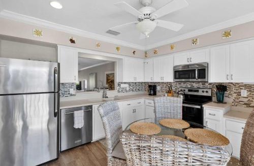 Siesta Key House | Coastal Lakehouse Condo on Siesta Key Public Beach