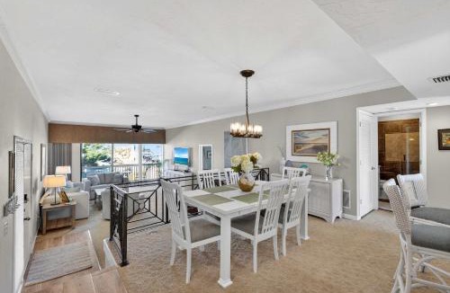 Siesta Key House | Coastal Lakehouse Condo on Siesta Key Public Beach