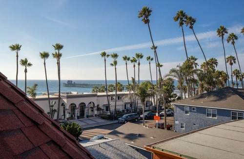 Townsite House | Coastal urban Castle w/giant Ocean view Deck -BBQ and A/C-100 steps to beach!