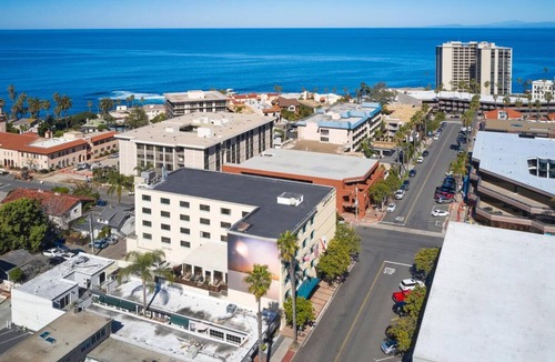 Village of La Jolla Hotel | Comfort and Convenience! Four Spacious Units, Near Children's Pool Beach