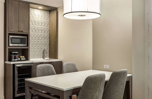Streeterville Apartment | Comfort & Convenience, 2 Relaxing Units, Outdoor Swimming Pool, Parking