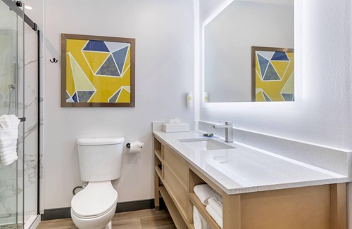 Lake Forest Hotel | Comfort Inn & Suites Irvine Spectrum
