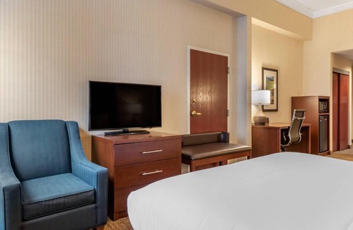 Carlisle Hotel | Comfort Suites Downtown Carlisle