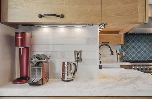 Sherman Oaks House | Comfortable Home w Pool & Hot Tub in the heart of trendy Sherman Oaks