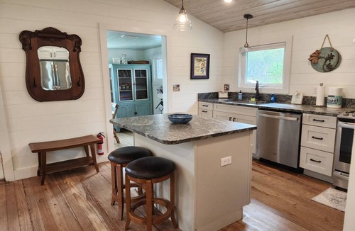Historic Downtown Apalachicola Cottage | Comfy Cottage in Apalachicola; Easy Walk to Downtown!
