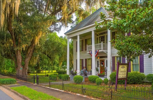 Bainbridge Bed & Breakfast | Commodore Bed & Breakfast/Green Room