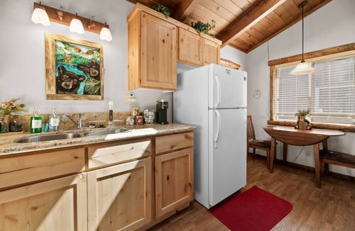 Big Bear Lake House | Comstock Cabin: Big Bear Lake Family & Pet Escape