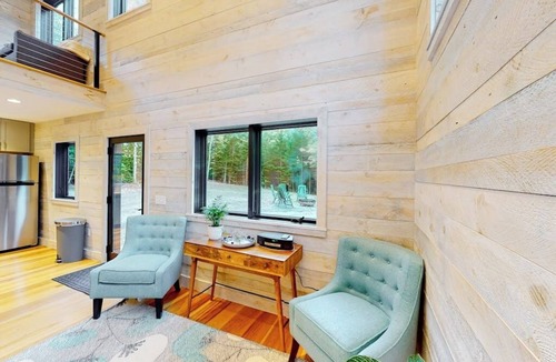 Lamoine Cabin | Contemporary retreat with grill, firepit, & patio - walk to beach