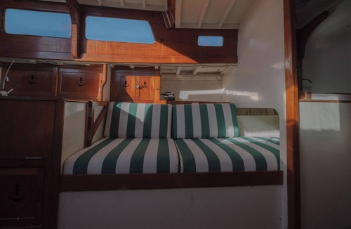 Marina Peninsula Boat Rental | Cool 1-bedroom boat in Marina del Rey