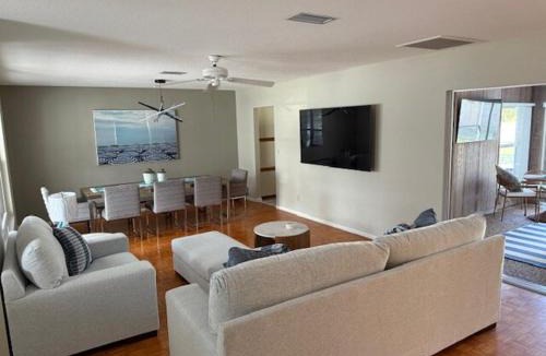 Laurel House | Cool ranch home with heated pool near beach