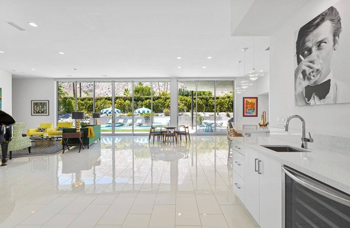 Historic Tennis Club House | Cosmopolitan - Walk to Palm Canyon!