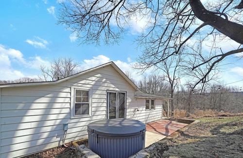 Downingtown Cottage | Cottage at Marsh Creek State Park with Hot Tub DOG FRIENDLY