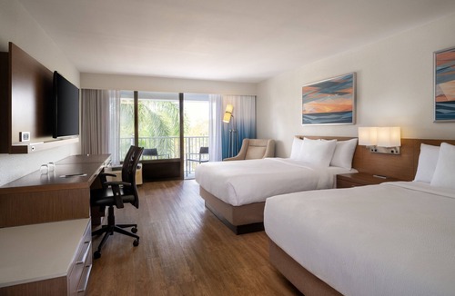 Central Naples Hotel | Courtyard by Marriott - Naples