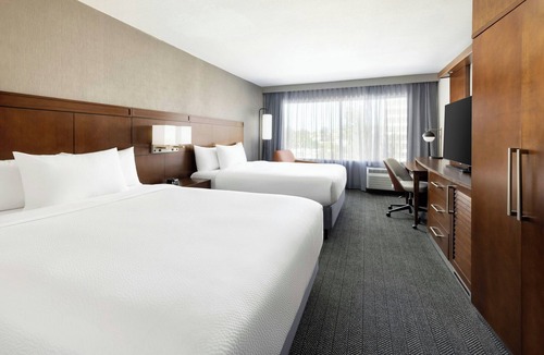 Woodland Hills Hotel | Courtyard by Marriott Los Angeles Woodland Hills