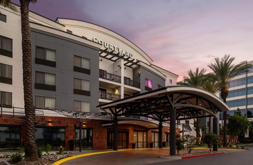Burbank Hotel | Courtyard Los Angeles Burbank Airport
