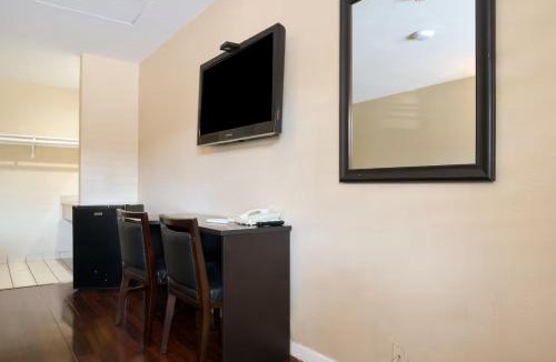 Walnut Valley Hotel | Covina Motel