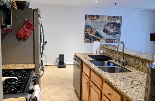 Sherman Oaks Condo | Cozy 1-bedroom condo with AC in brilliant Sherman Oaks, LA. Great Location!
