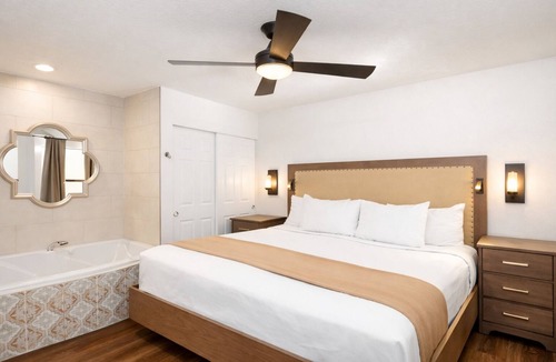 Las Vegas Hotel | Cozy 1-bedroom hotel with AC in charming Las Vegas