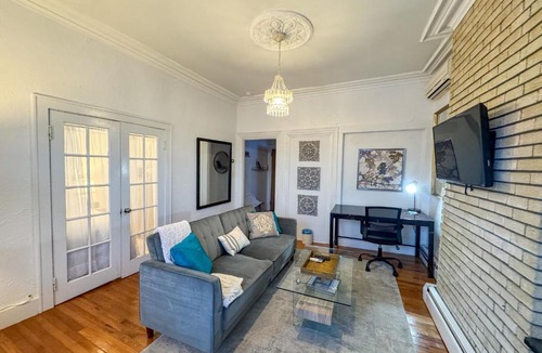 Emerson Gardens Apartment | Cozy 1Bed, 1Bath in Brookline, MBTA