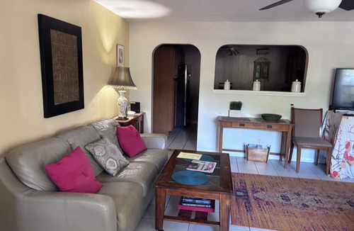 Arlington Park Cottage | Cozy 2 Bed, 1 Bath cottage close to Downtown Sarasota and the Beaches